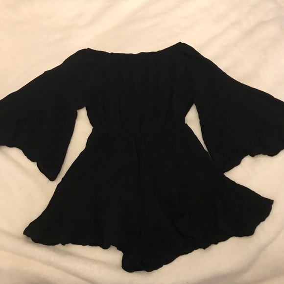 Black Off thé Shoulder Romper - Picture 5 of 8